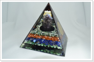 Große Orgon Pyramide - Amethyst